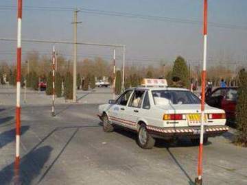 龍慶駕校和哪個(gè)好?