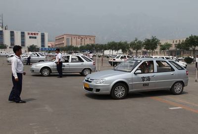 北京海淀駕校采購200臺新愛麗舍兩廂作教練車，提升駕駛培訓質量