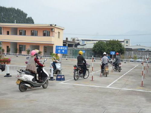 北京朝陽區摩托車駕照考試價格與駕校選擇指南