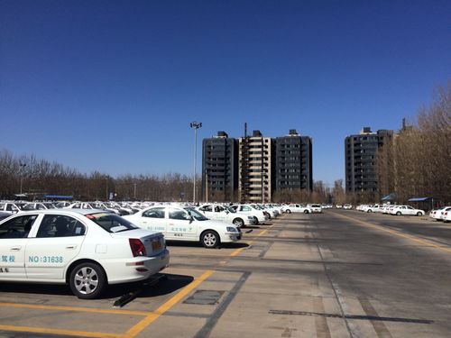 北京兩大熱門(mén)駕校對(duì)比 北方駕校與京都府駕校，哪個(gè)更適合你？